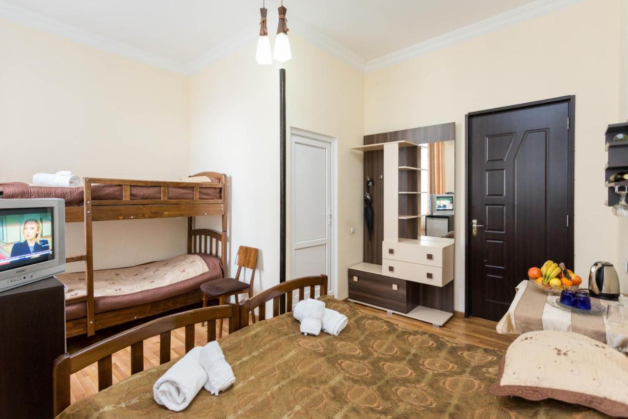 Gis Guest House ティビリシ エクステリア 写真